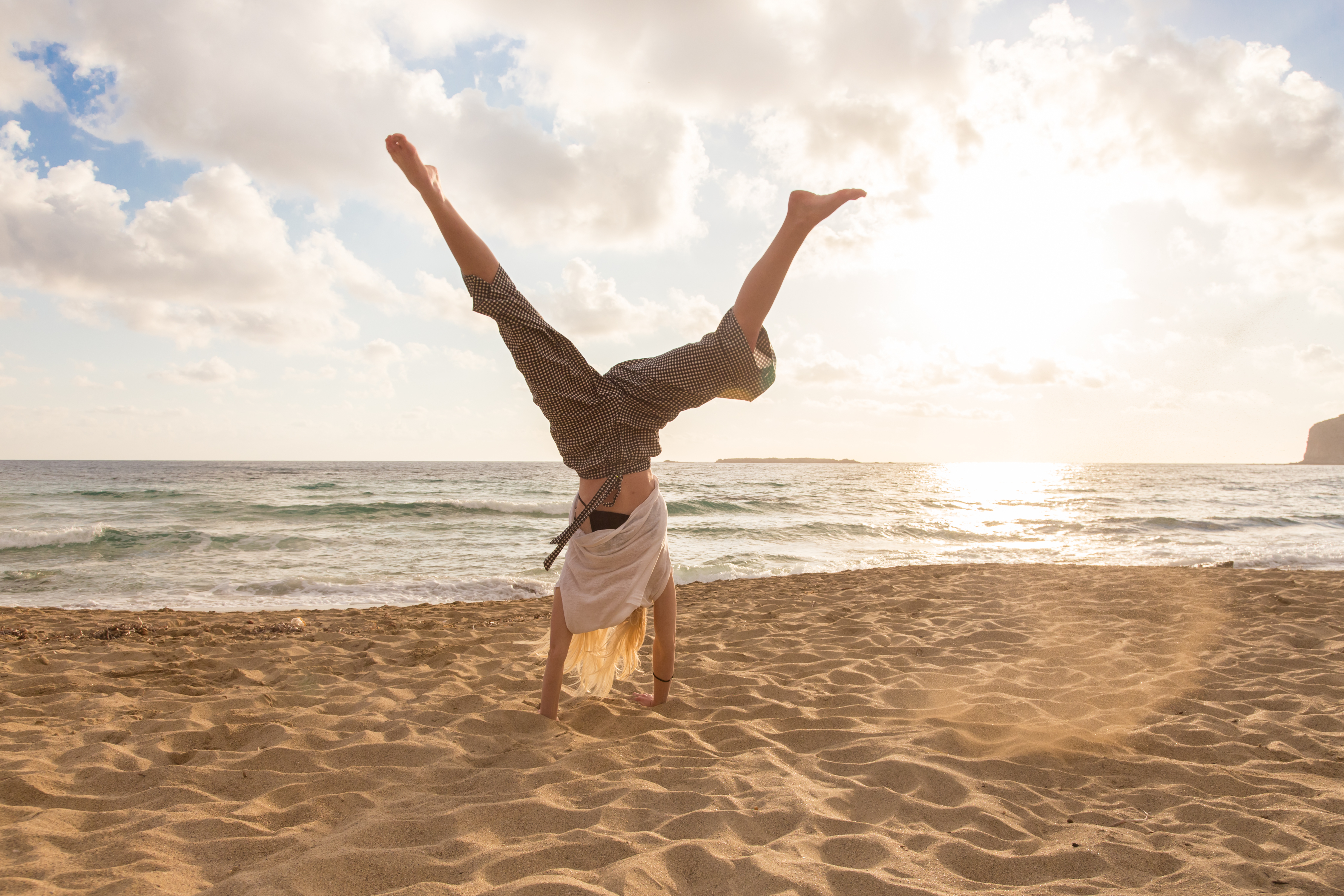 Relaxed,Woman,Enjoying,Sun,,Freedom,And,Life,Turning,Cartwheel,On